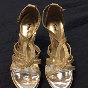 Size 7 gold glitter heels